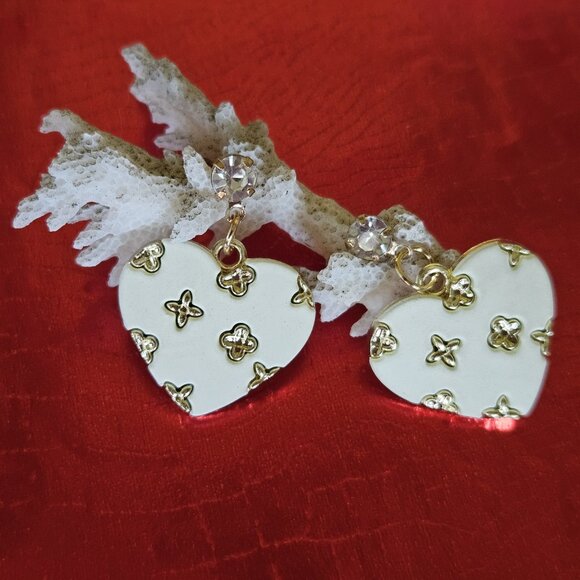 🩷💚💛💜Cream Color HEART Earrings🩷💚💛💜 - NWOT - Picture 7 of 7